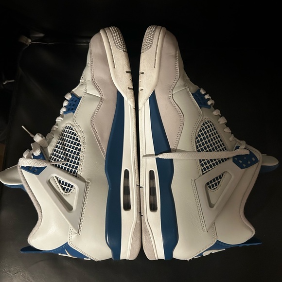 Jordan 4 Military Blue (2024) - Picture 5 of 10